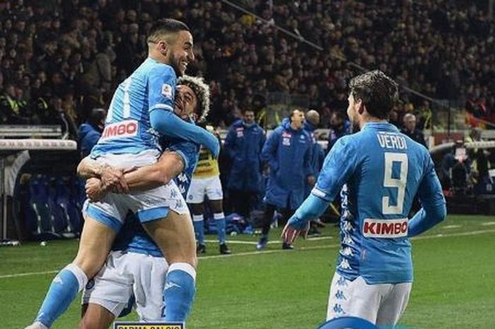 Para pemain Napoli merayakan gol yang dicetak ke gawang Parma dalam laga Liga Italia di Stadion Ennio Tardini pada 24 Februari 2019.