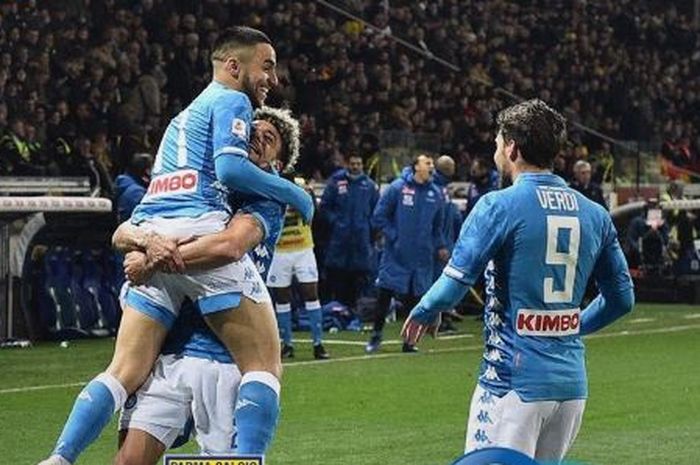 Para pemain Napoli merayakan gol yang dicetak ke gawang Parma dalam laga Liga Italia di Stadion Ennio Tardini pada 24 Februari 2019.