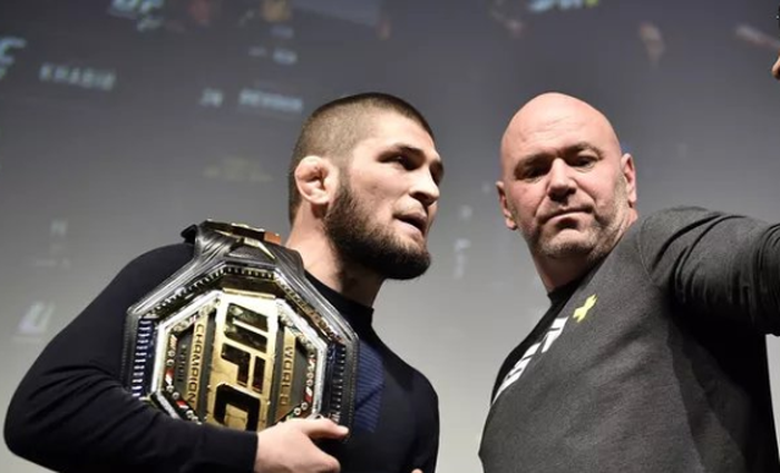 Khabib Nurmagomedov (kiri) dan Presiden UFC, Dana White.