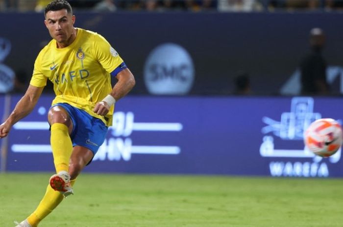 Aksi Cristiano Ronaldo dalam laga Liga Arab Saudi 2023-2024 kontra Damak.