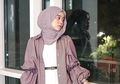 Tampil Syar'i Sederhana Serba Hitam, Lesty Kejora Justru Pakai Tas Puluhan Juta Rupiah, Netizen: Gaji Setahun Tetep Enggak Kebeli!