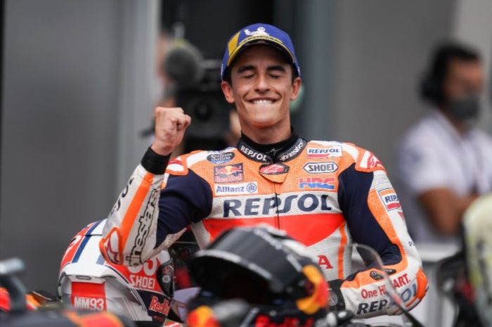 Pembalap Repsol Honda, Marc Marquez, ketika merayakan kemenangan MotoGP Jerman di Sachsenring, Minggu (20/6/2021).