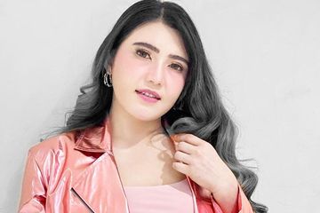 Bahu Mulus Tereskpos, Intip Penampilan Terbaru Via Vallen Sukses ...