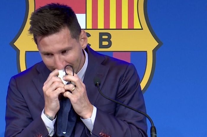Tangisan Lionel Messi saat konferensi pers terakhirnya di Barcelona.