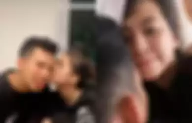 Adhisty Zara kembali lakukan hal ini usai video ciumannya viral.