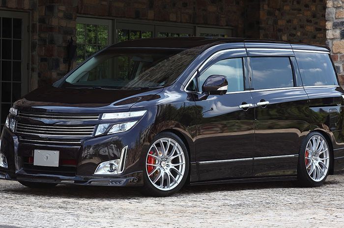 Pakai Add-on Body Kit Rowen, Nissan Elgrand Sukses Tampil 