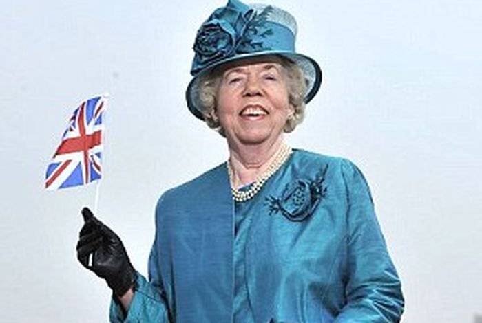 Rupanya Ada Pekerjaan untuk Menggantikan Ratu Elizabeth saat Geladi