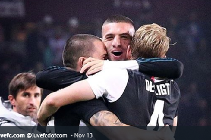 Trio bek Juventus, Matthijs de Ligt (Kanan), Merih Demiral (Tengah), Leonardo Bonnuci (Kiri).