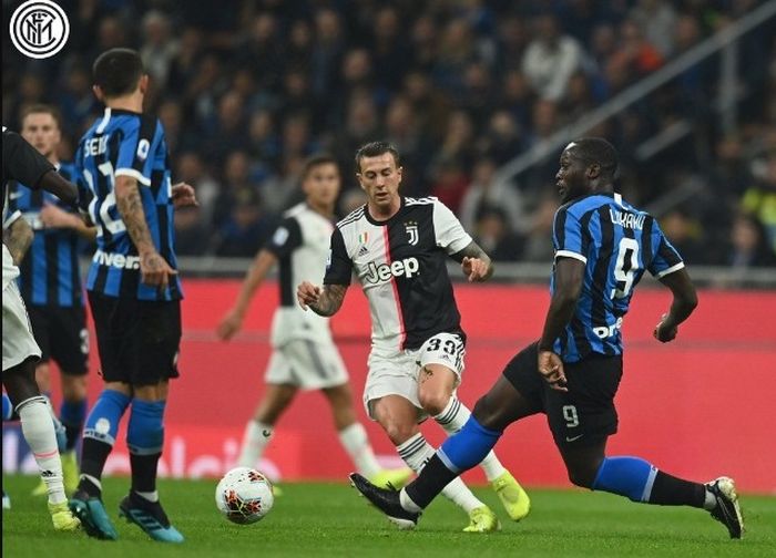 Striker Inter Milan, Romelu Lukaku, dalam laga kontra Juventus pada Minggu (6/10/2019).