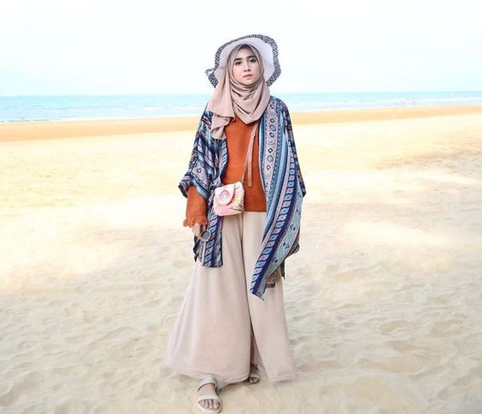 20+ Koleski Terbaru Celana Kulot Style Hijab Ke Pantai