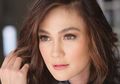 Liburan ke Prancis, Luna Maya Pamer Wajah Cantik Natural Saat Baru Bangun Tidur