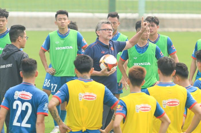 Pelatih Timnas Vietnam, Philippe Troussier.