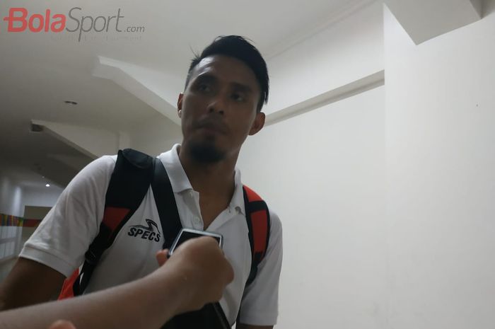 Bek Persija Jakarta Maman Abdurrahman menjawab pertanyaan wartawan seusai laga kontra Kalteng Putra, Kamis (28/3/2019).