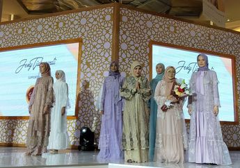 Koleksi Raya Karya Jeny Tjahyawati di Pagelaran Ramadan Runway 2022: Elegan dengan Busana Modest Feminin