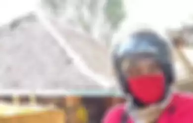 Apabila ditelusuri di akun Facebook miliknya, Zasmin Hidayah atau Mimin diketahui pernah memamerkan potret dirinya di atas motor NMAX. 