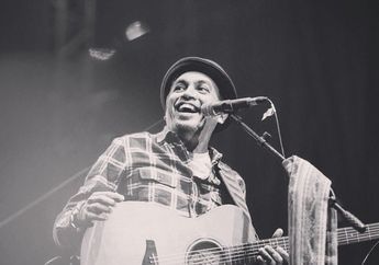 Pandji Pragiwaksono Tak Kuasa Tahan Air Mata Usai Melihat Jenazah Glenn Fredly