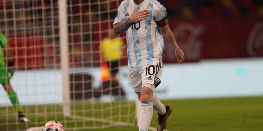 VIDEO - Freekick Kece Lionel Messi Ditebas Kiper Terbang