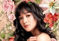 Meski Pakai Sandal Teplek, Naysilla Mirdad Tampil Cantik Berbalut Busana Serba Putih Saat di Pantai