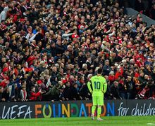 Video - Fan Liverpool dan Barcelona Kompak Nyanyi Lagu You'll Never Walk Alone di Anfield