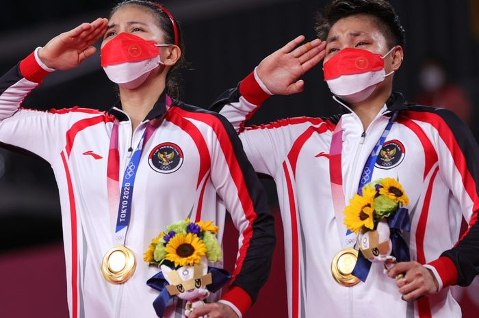 Greysia Polii/Apriyani Rahayu saat victory ceremony Olimpiade Tokyo 2020, Senin (2/8/2021)