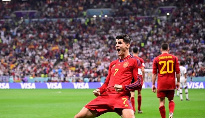 Striker Spanyol, Alvaro Morata, merayakan gol ke gawang Jerman dalam penyisihan grup Piala Dunia 2022.