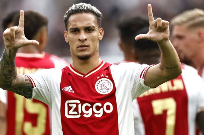 Target incaran Manchester United, Antony Matheus dos Santos merengek-rengek kepada klubnya, Ajax Amsterdam untuk menjualnya secepat mungkin.