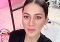 Jarang Unggah Foto OOTD Karena Sibuk Urus Anak, Penampilan Terbaru Paula Verhoeven dengan Outfit Serba Putih Dipuji Habis-habisan oleh Netizen!