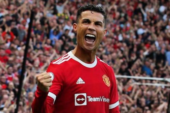 Megabintang Manchester United, Cristiano Ronaldo, merayakan gol ke gawang Newcastle United dalam laga Liga Inggris di Stadion Old Trafford, Sabtu (11/9/2021).