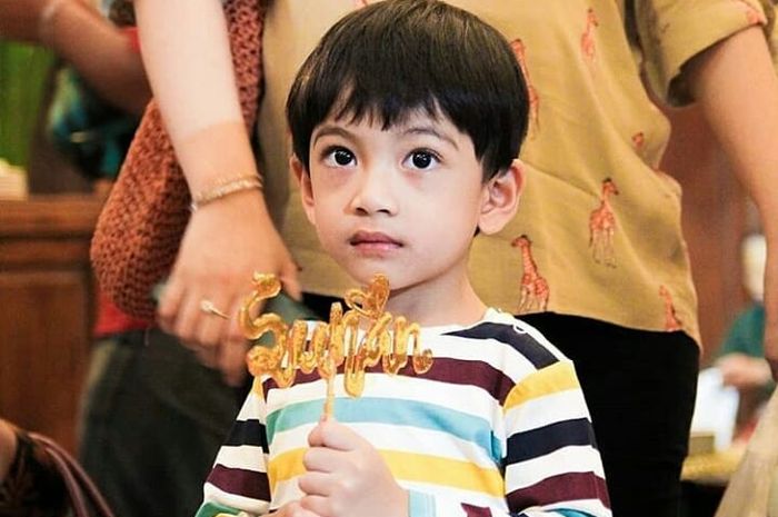 Jan Ethes Terima Rapor, Intip Hasilnya Serta Penghargaan yang Diberikan