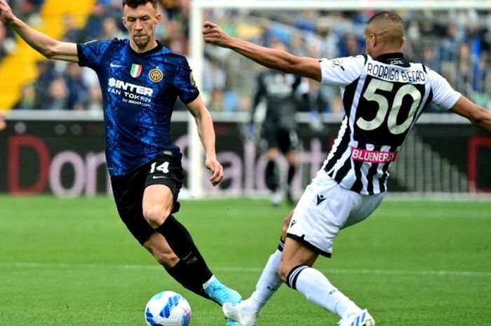 Aksi bintang Inter Milan, Ivan Perisic, dalam laga di kandang Udinese pada Minggu (1/4/2022).