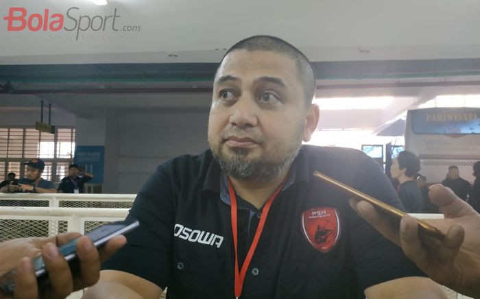 CEO PSM Makassar, Munafri Arifuddin menjawab pertanyaan wartawan di mixed zone Stadion Pakansari,  pasca laga timnya kontra Lao Toyota, Rabu (13/3/2019).