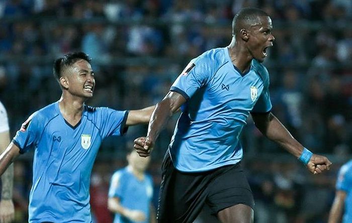 Pemai Persela Lamongan merayakan gol ke gawang Arema FC dalam laga kedua Piala Presiden 2019 di Stadion Kanjuruhan, Malang, Sabtu (9/3/2019).