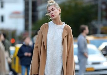 7 Inspirasi Style Nyaman dengan Oversized Sweater ala Hailey Baldwin