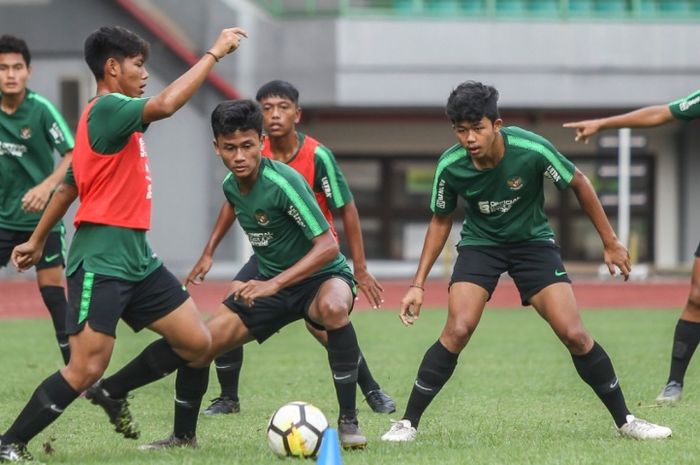 Para pemain timnas U-16 Indonesia melakukan pemusatan latihan jelang Piala Asia U-16 2020 di Bahrain.