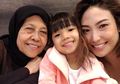 Pilu, Ayu Dewi Ungkap Jeritan Hatinya Usai 1 Tahun Kepergian Sang Bunda: Bayiku Hanya Bisa Melihatmu Lewat Gambarmu