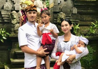 Tinggalkan Gemerlap Dunia Hiburan Demi Nikahi Pria Keturunan Raja Ubud, Begini Kehidupan Happy Salma di Pulau Dewata, Tinggal di Rumah Sederhana yang Kental dengan Etnik Bali