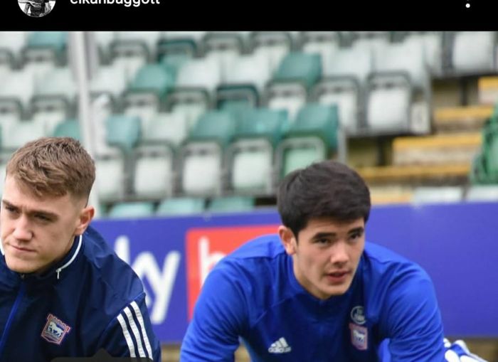 Pemain timnas U-19 Indonesia, Elkan Baggott mengunggah foto bersama pemain Ipswich Town, Jack Lankester lewat Instagram, 15 Desember 2020