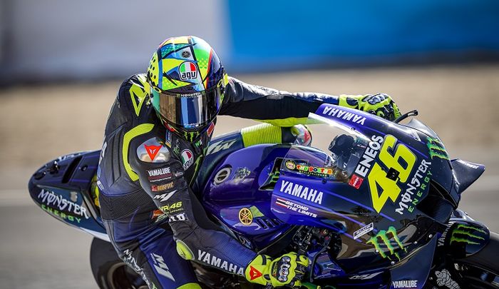 Pembalap Monster Energy Yamaha, Valentino Rossi, ketika mengikuti tes menjelang seri pembuka MotoGP Spanyol di Sirkuit Jerez, Spanyol, 15 Juli 2020. 
