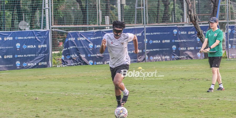 Ronaldo Kwateh Beberkan Alasan Masih Pakai Topeng Saat Latihan Timnas U-19 Indonesia