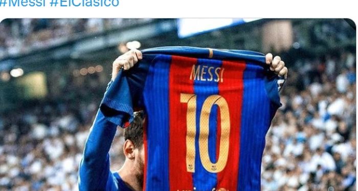 Mantan megabintang Barcelona, Lionel Messi, ketika melakukan selebrasi ikonik di laga melawan Real Madrid di Stadion Santiago Bernabeu pada 24 April 2017. 