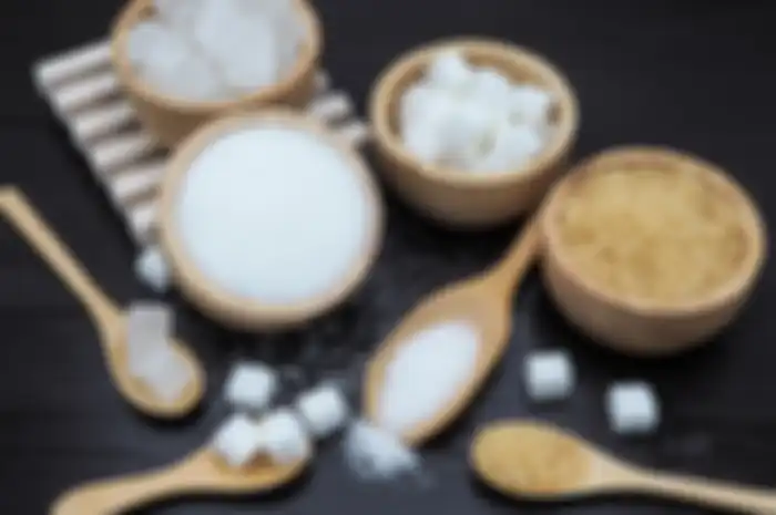 Pada pemrosesan untuk menjadi gula ini, kandungan molases atau cairan kental yang mengandung gula telah dihilangkan.