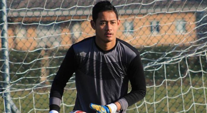 Kiper Persib U-18, Erlangga Setyo saat berlatih.