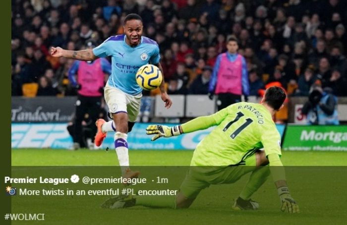 Penyerang Manchester City, Raheem Sterling, menjebol gawang Wolverhampton dalam laga di Molineux Stadium, Kamis (27/12/2019).