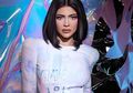 Jadi Sosialita Hollywood Kaya dan Populer, Kylie Jenner Pakai Tas 2 Miliyar Bikin Heboh Netizen!