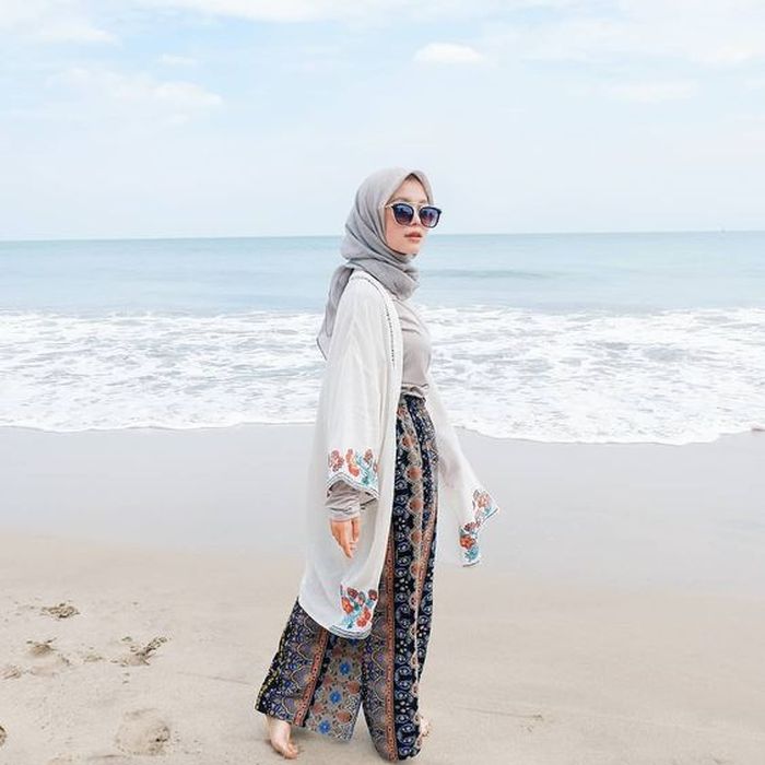 25 Inspirasi Keren Ootd Di Pantai  Non  Hijab  Scilla Blogs