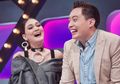 Akui Belum Ingin Menjalin Hubungan dengan Pria Lain, Luna Maya Justru Sudah Kenakan Cincin di Jari Manisnya?