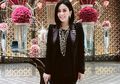 Biasa Pakai Kaus Harga Jutaan Rupiah, Kini Syahrini Tampil Sederhana Pakai Dress Harga Ratusan Ribu Rupiah
