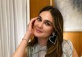 Serba Hitam, Gaya Luna Maya di Swiss Diakui Keren Oleh Fashion Designer