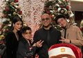 Kini Berbeda, Deddy Corbuzier Tetap Rayakan Natal Bersama Ibu dan Putra Semata Wayangnya: 'Dunia Akan Lebih Baik dengan Cinta'