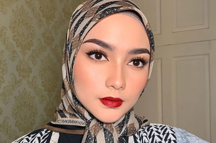 Tampil cetar di hari Lebaran? Ini tips mudah membersihkan wajah agar terhindar dari jerawat!